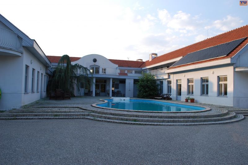 Predaj Hotel Hotel-Predaj-Vlčany-1400000.00 €