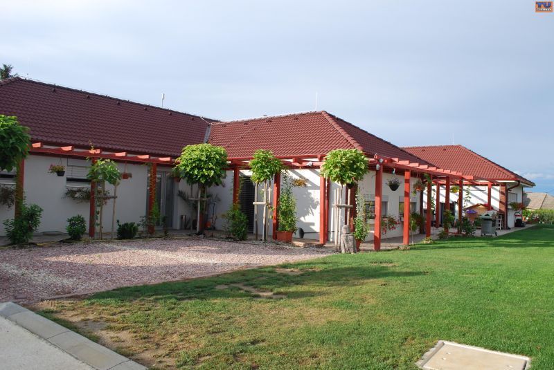 Predaj Rodinný dom Rodinný dom-Predaj-Šaľa-500000.00 €