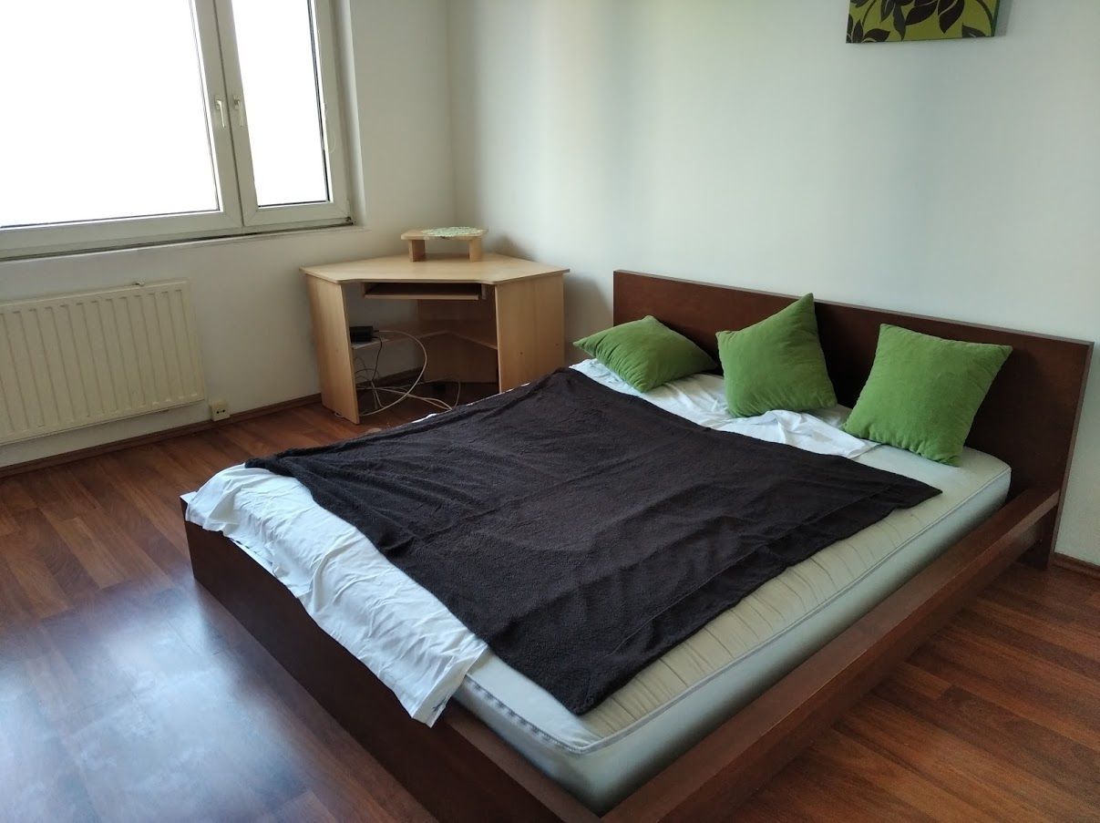 Prenájom Iný Iný-Prenájom-Bratislava - mestská časť Petržalka-700.00 €
