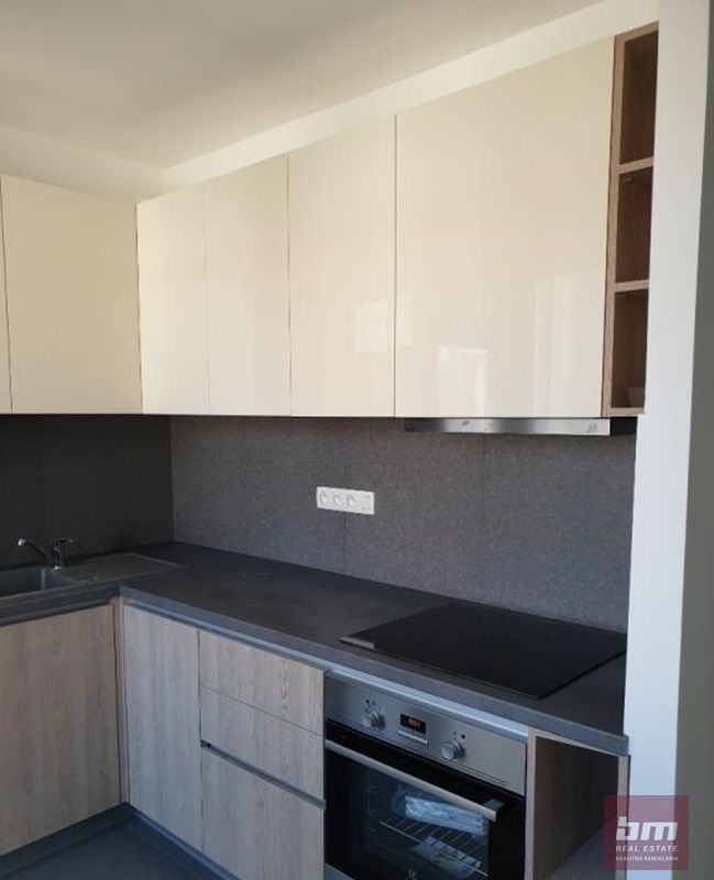 Prenájom Iný Iný-Prenájom-Bratislava - mestská časť Dúbravka-600.00 €