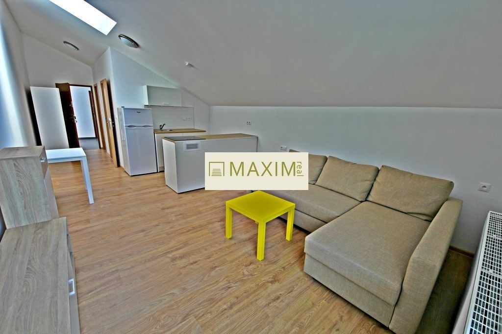 Prenájom Iný Iný-Prenájom-Bratislava - mestská časť Petržalka-369.00 €