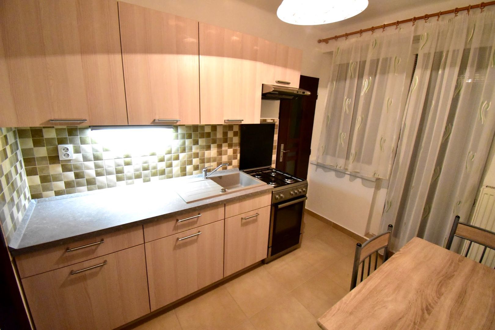 Prenájom Iný Iný-Prenájom-Nové Zámky-500.00 €