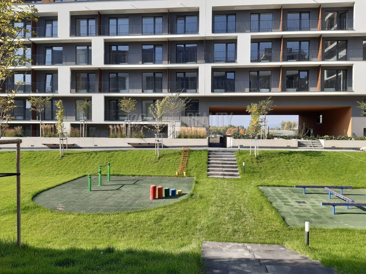Predaj Iný Iný-Predaj-Bratislava - mestská časť Petržalka-91990.00 €