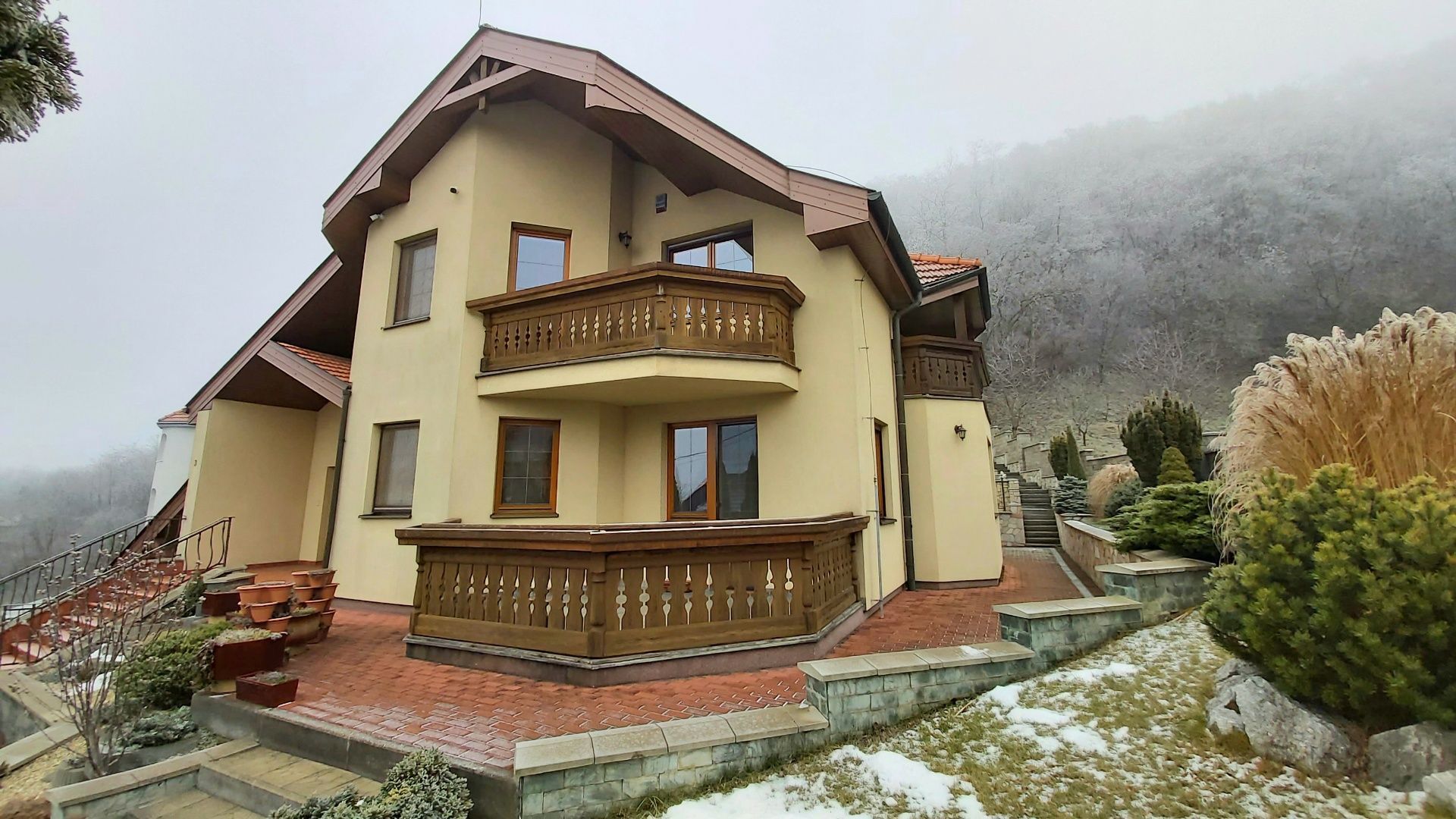 Predaj Vila Vila-Predaj-Košice - mestská časť Juh-329900.00 €