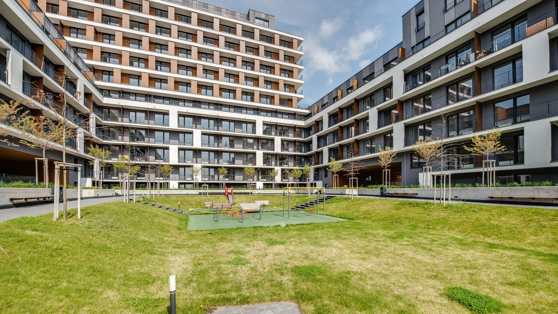 Prenájom Iný Iný-Prenájom-Bratislava - mestská časť Petržalka-700.00 €