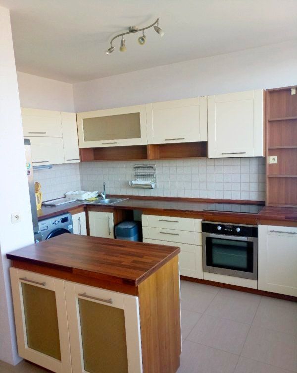 Prenájom Iný Iný-Prenájom-Bratislava - mestská časť Nové Mesto-650.00 €