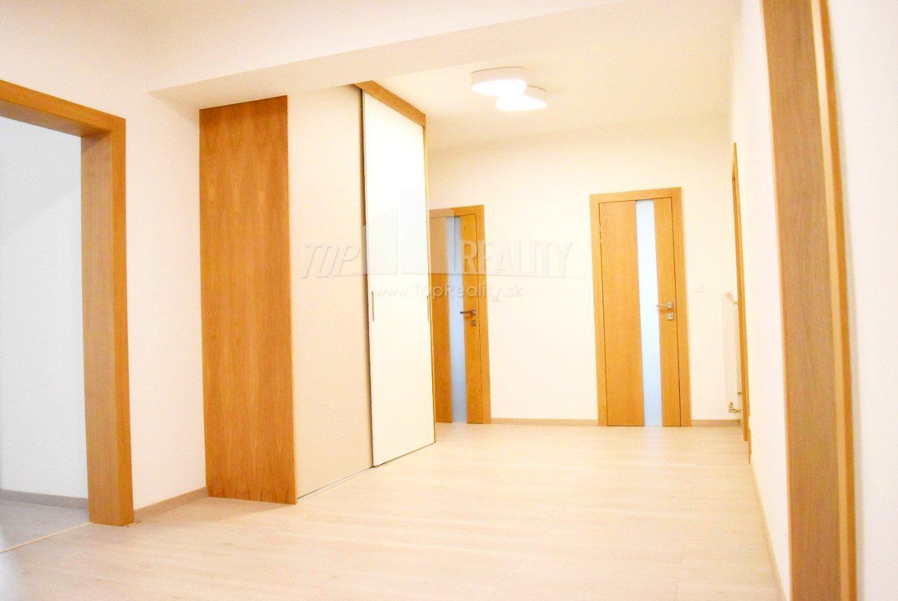 Prenájom Rodinný dom Rodinný dom-Prenájom-Bratislava - mestská časť Lamač-1100.00 €