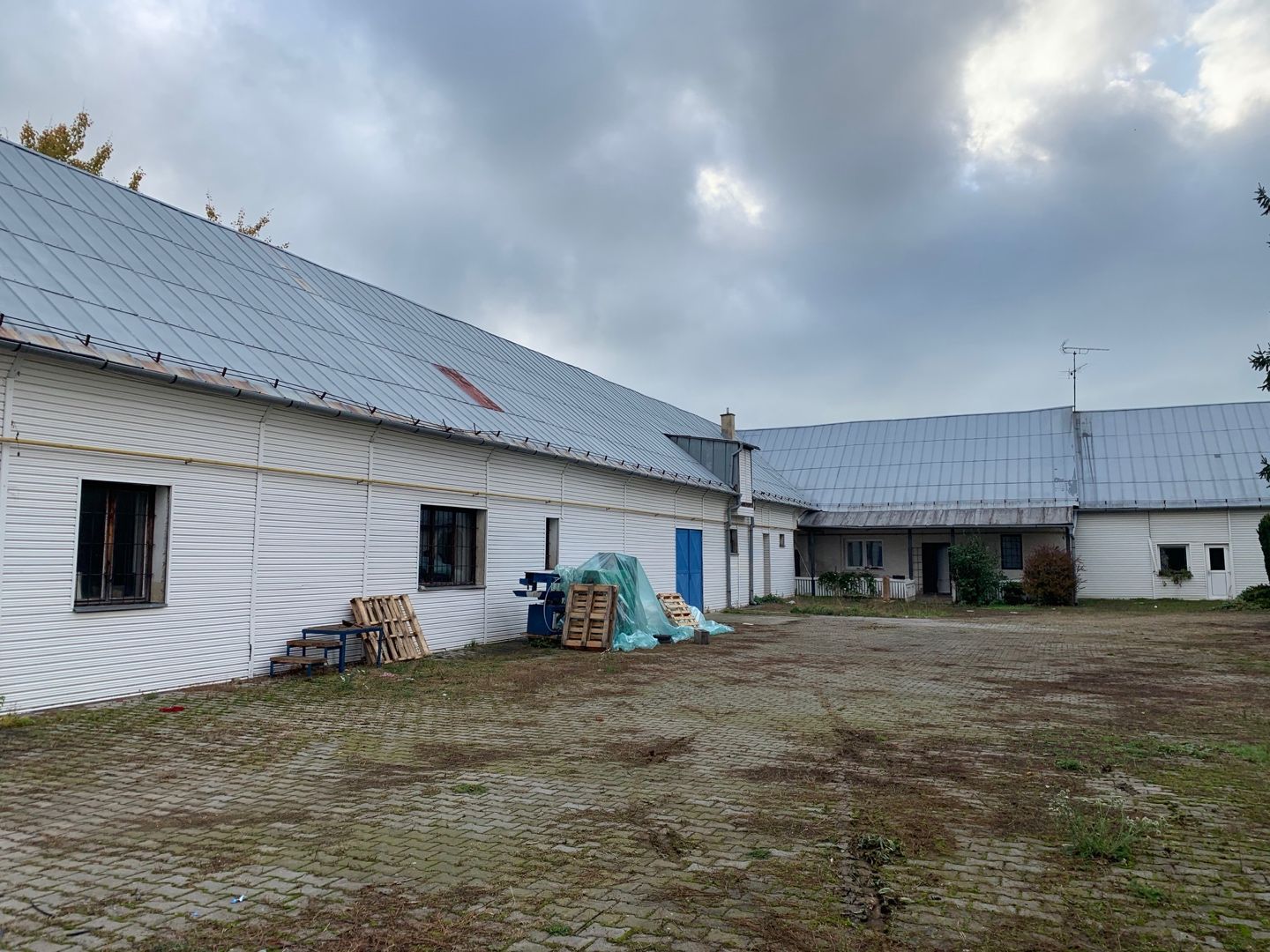 Predaj Výrobný objekt Výrobný objekt-Predaj-Jacovce-0.00 €