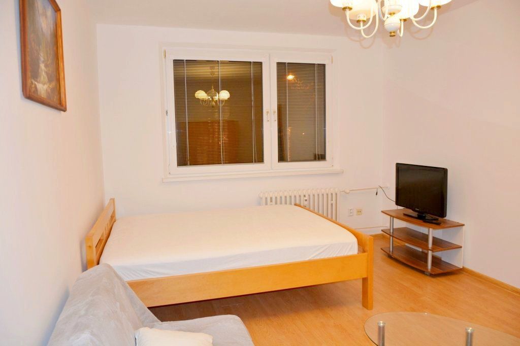 Prenájom Iný Iný-Prenájom-Bratislava - mestská časť Dúbravka-360.00 €