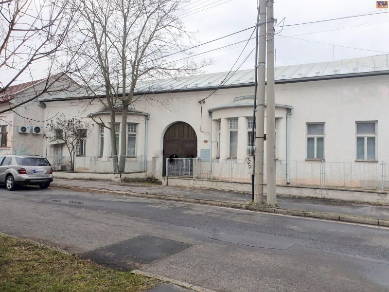 Predaj Administratívny objekt Administratívny objekt-Predaj-Lučenec-0.00 €