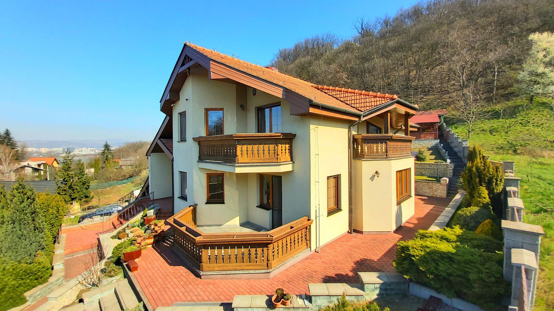 Predaj Vila Vila-Predaj-Košice - mestská časť Juh-329900.00 €