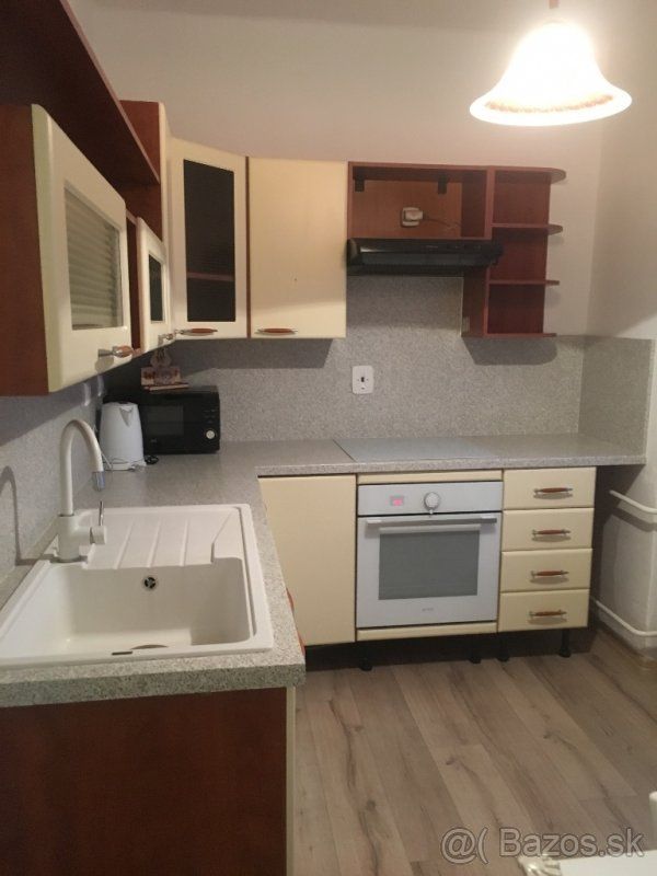 Prenájom Iný Iný-Prenájom-Banská Bystrica-500.00 €
