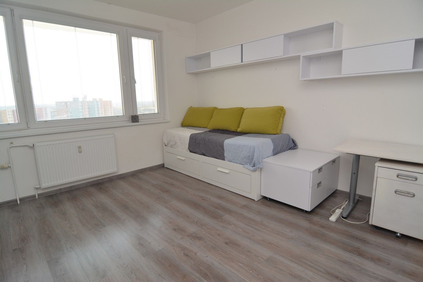 Prenájom Iný Iný-Prenájom-Bratislava - mestská časť Petržalka-325.00 €