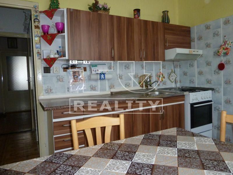 Predaj 4-izbový byt 4-izbový byt-Predaj-Topoľčany-77000.00 €