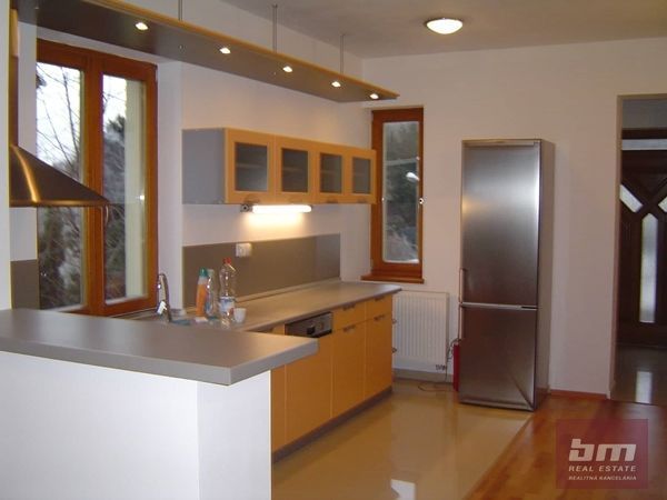 Prenájom Rodinný dom Rodinný dom-Prenájom-Bratislava - mestská časť Nové Mesto-2000.00 €
