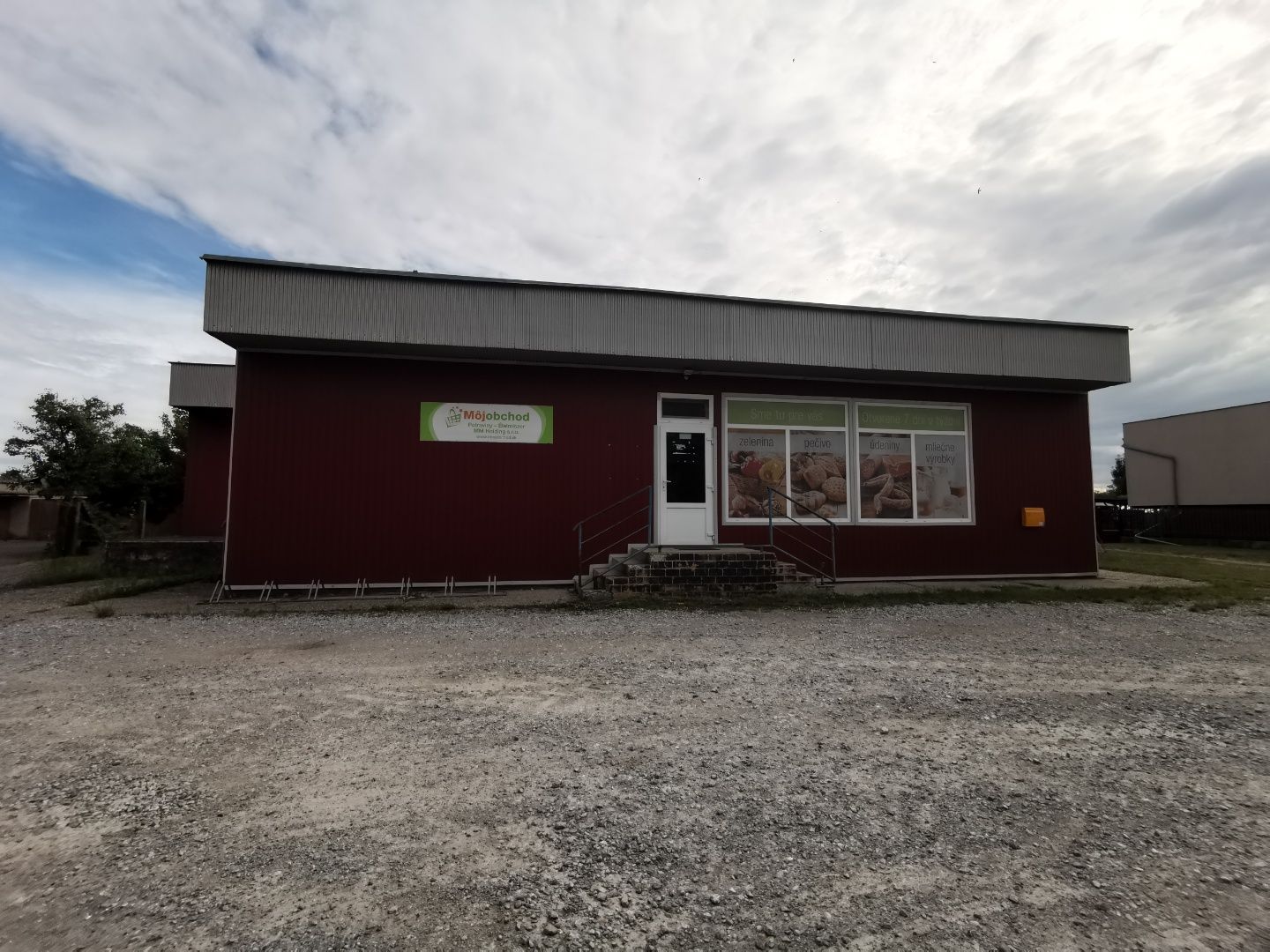 Predaj Obchodný objekt Obchodný objekt-Predaj-Nesvady-27700.00 €