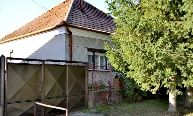 Predaj Rodinný dom Rodinný dom-Predaj-Nesvady-78000.00 €
