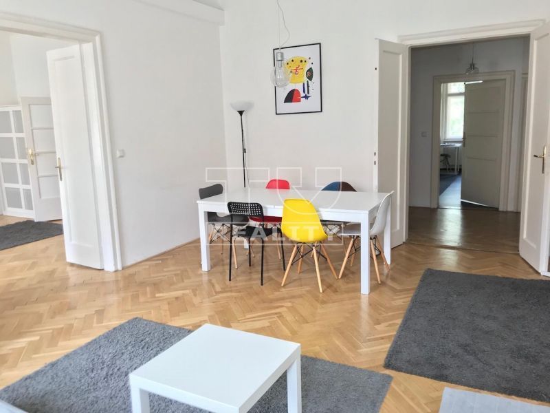 Predaj 4-izbový byt 4-izbový byt-Predaj-Bratislava - mestská časť Staré Mesto-399990.00 €