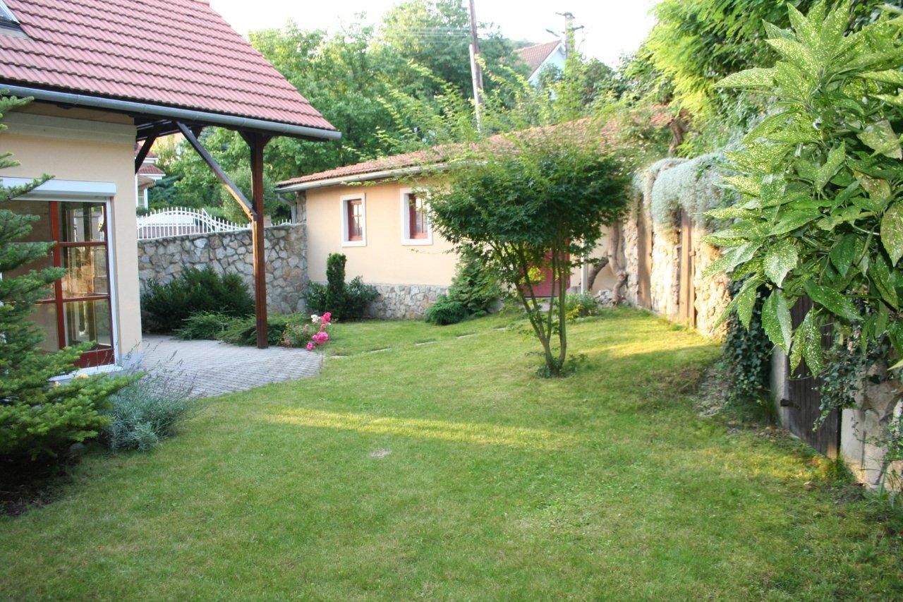 Prenájom Rodinný dom Rodinný dom-Prenájom-Bratislava - m. č. Devínska Nová Ves-1300.00 €