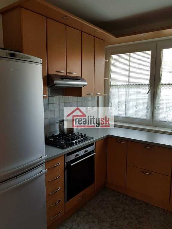 Prenájom Rodinný dom Rodinný dom-Prenájom-Bratislava - mestská časť Rusovce-990.00 €