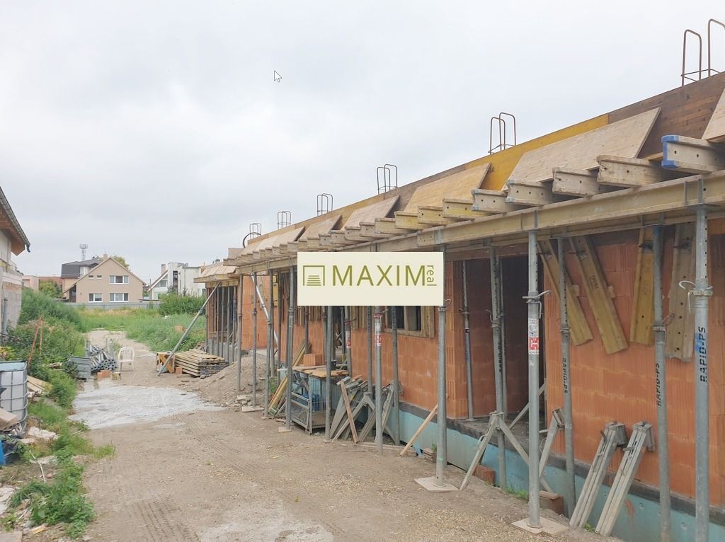 Predaj Rodinný dom Rodinný dom-Predaj-Bratislava - mestská časť Rusovce-395000.00 €