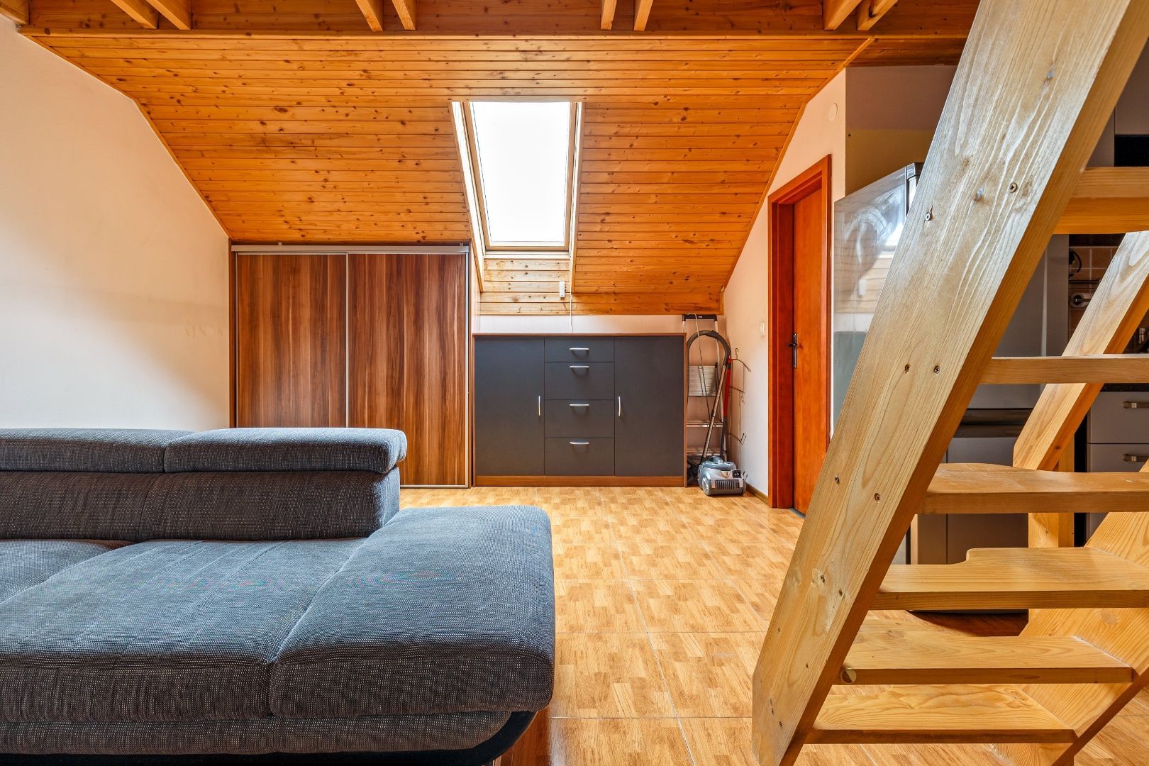 Predaj Iný Iný-Predaj-Most pri Bratislave-81900.00 €