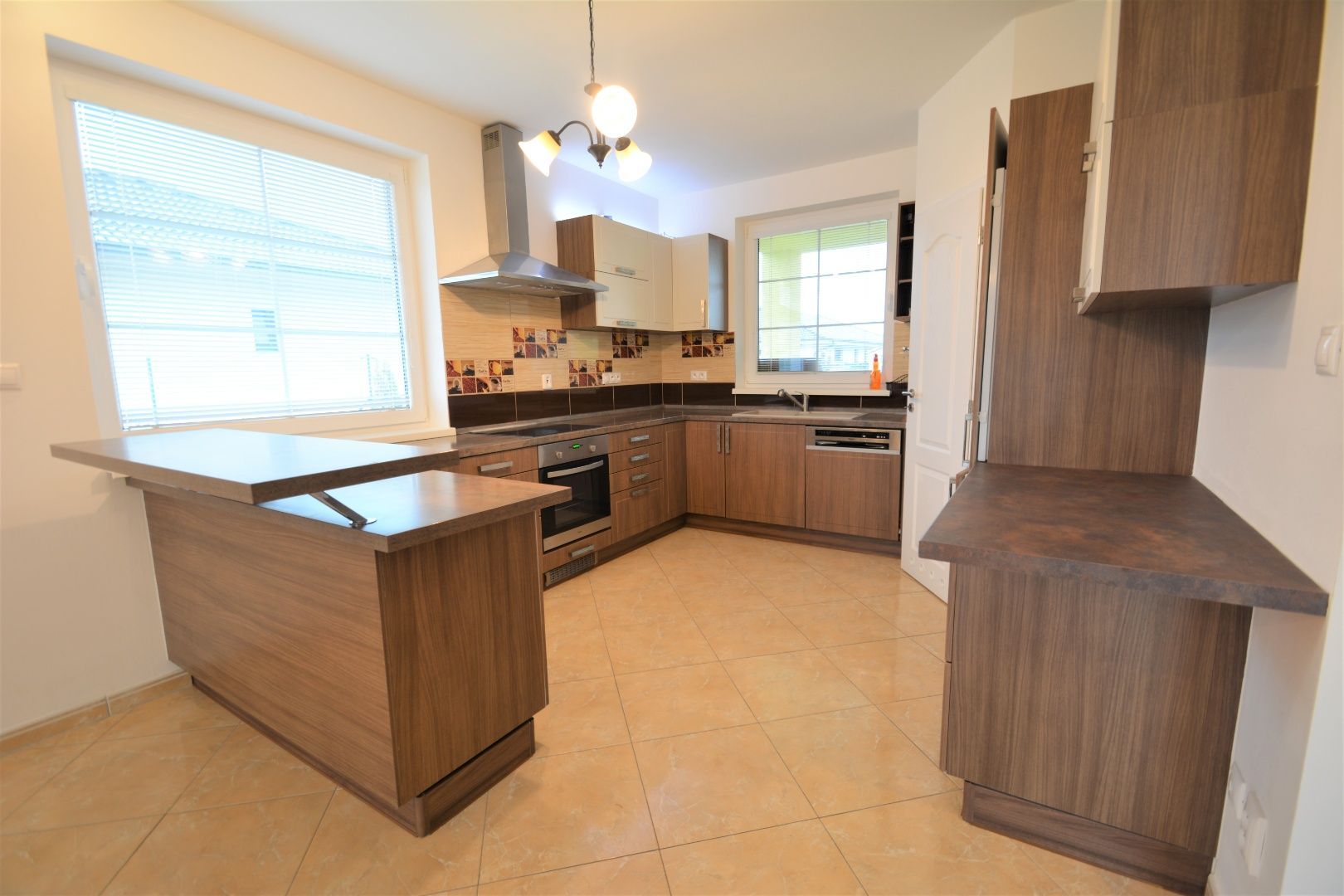 Predaj Rodinný dom Rodinný dom-Predaj-Chorvátsky Grob-379500.00 €