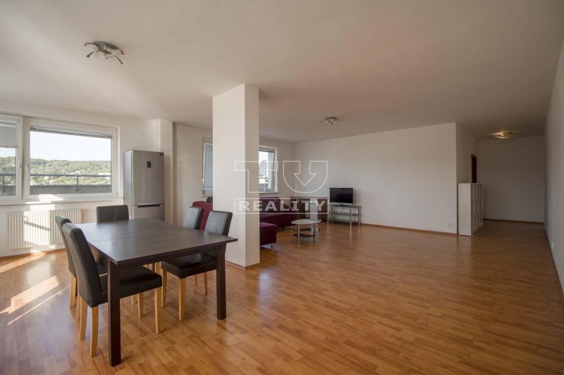 Predaj 5-izbový a viac... 5-izbový a viac...-Predaj-Bratislava - mestská časť Dúbravka-455000.00 €