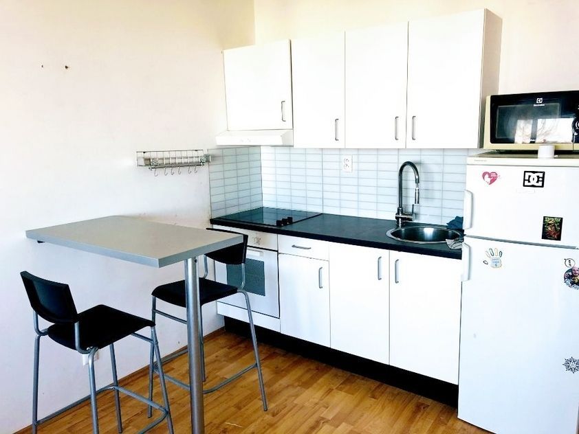 Prenájom Garzónka Garzónka-Prenájom-Bratislava - mestská časť Petržalka-400.00 €
