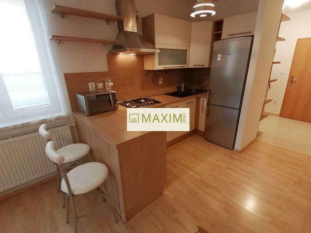 Prenájom 3-izbový byt 3-izbový byt-Prenájom-Rovinka-630.00 €