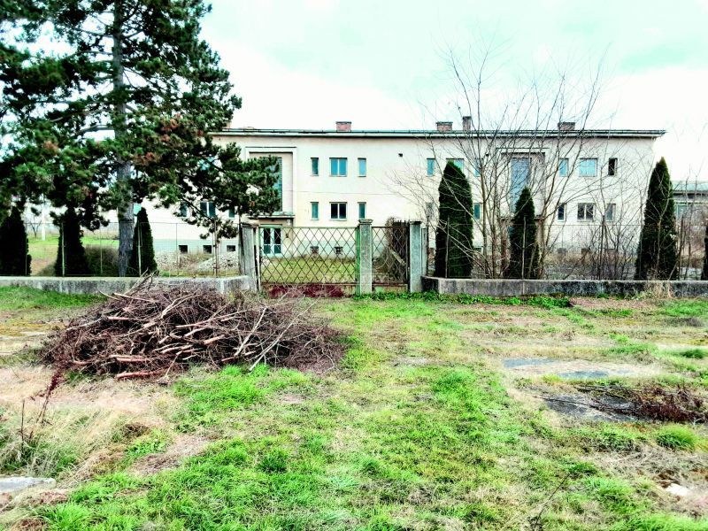 Predaj Poľnohospodársky objekt Poľnohospodársky objekt-Predaj-Šahy-105000.00 €