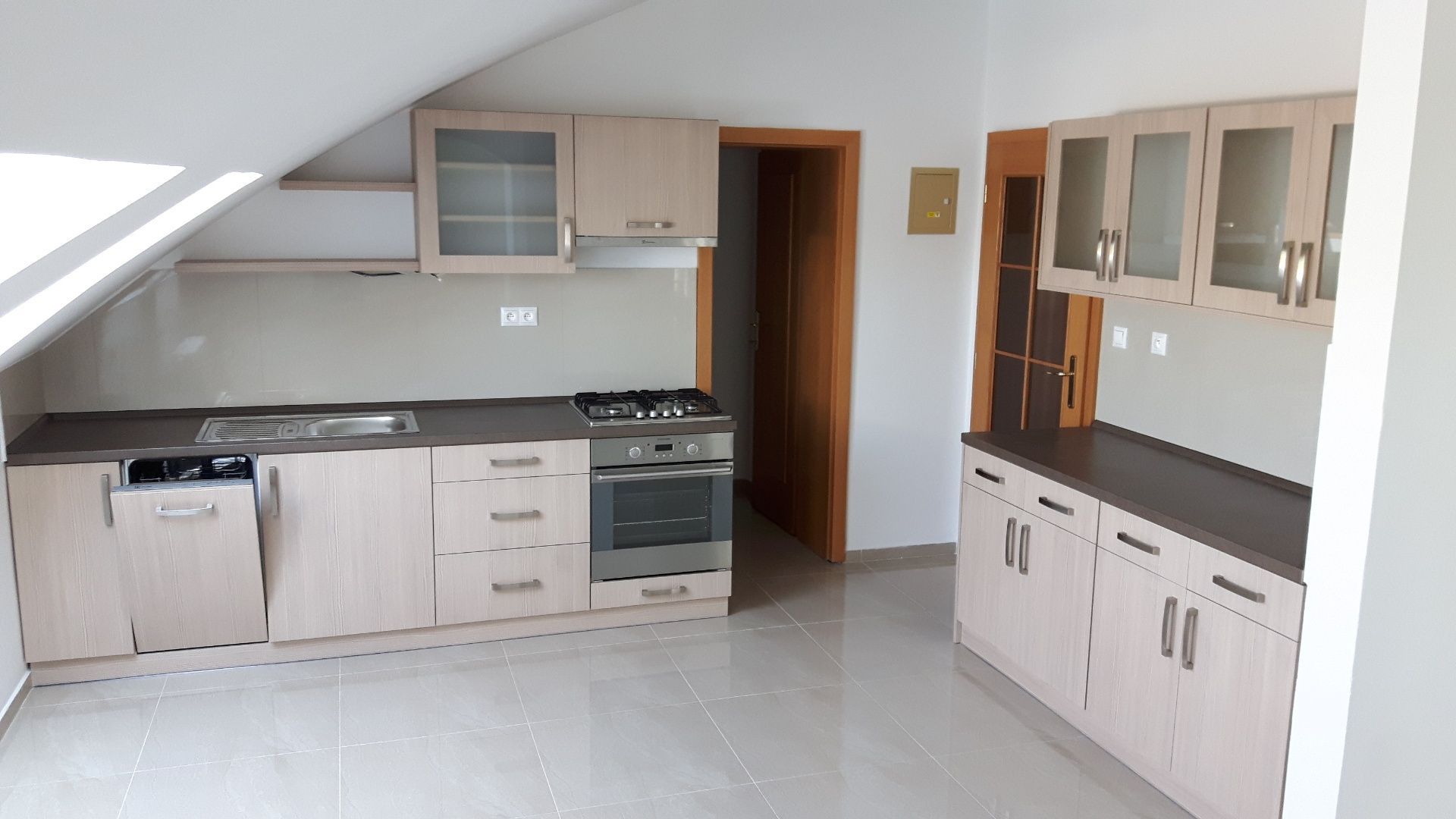 Prenájom 5-izbový a viac... 5-izbový a viac...-Prenájom-Bratislava - m. č. Podunajské Biskupice-850.00 €