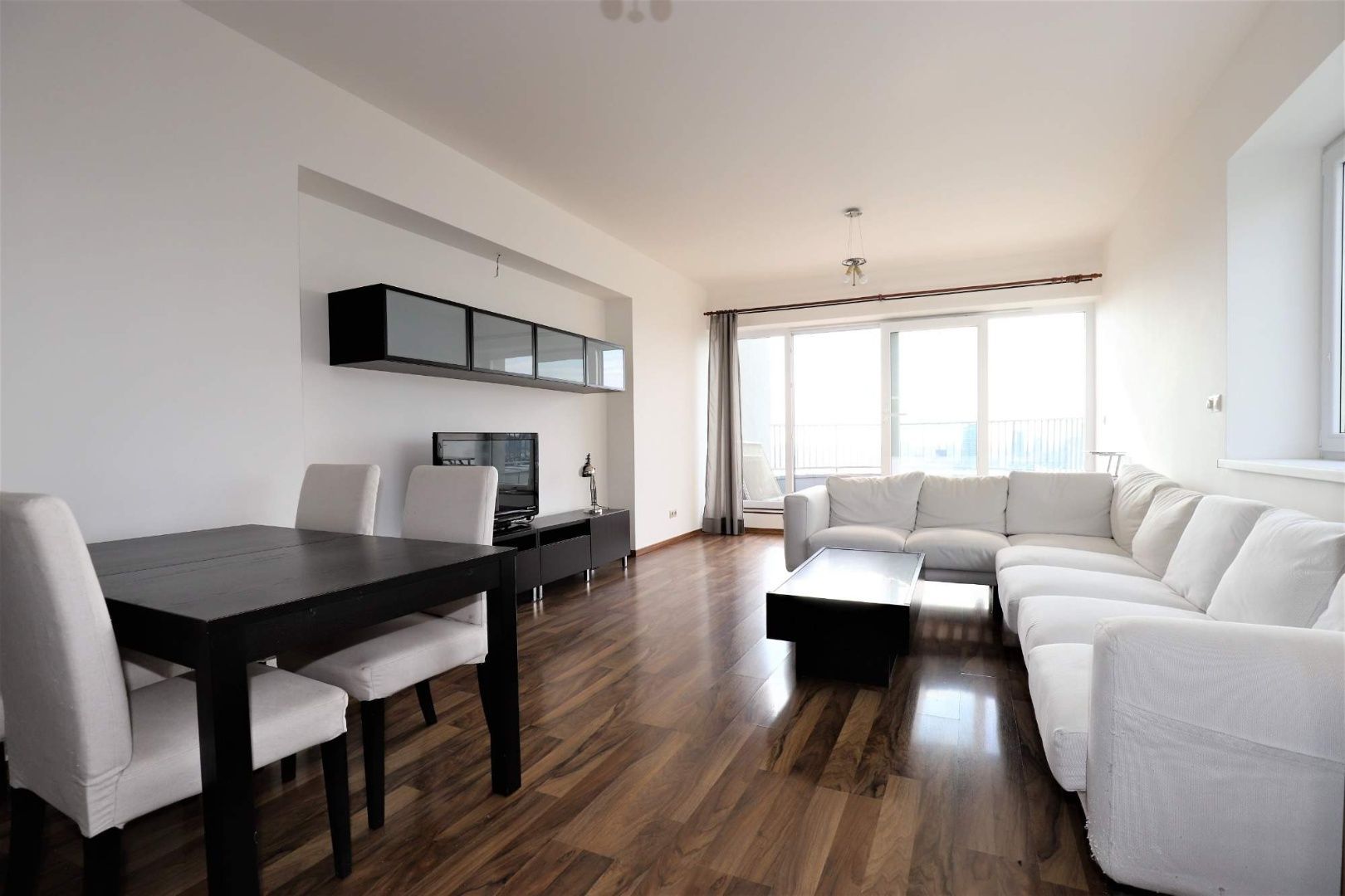 Prenájom 4-izbový byt 4-izbový byt-Prenájom-Bratislava - mestská časť Staré Mesto-1500.00 €