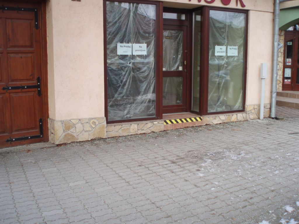 Predaj Obchodný objekt Obchodný objekt-Predaj-Moldava nad Bodvou-135000.00 €