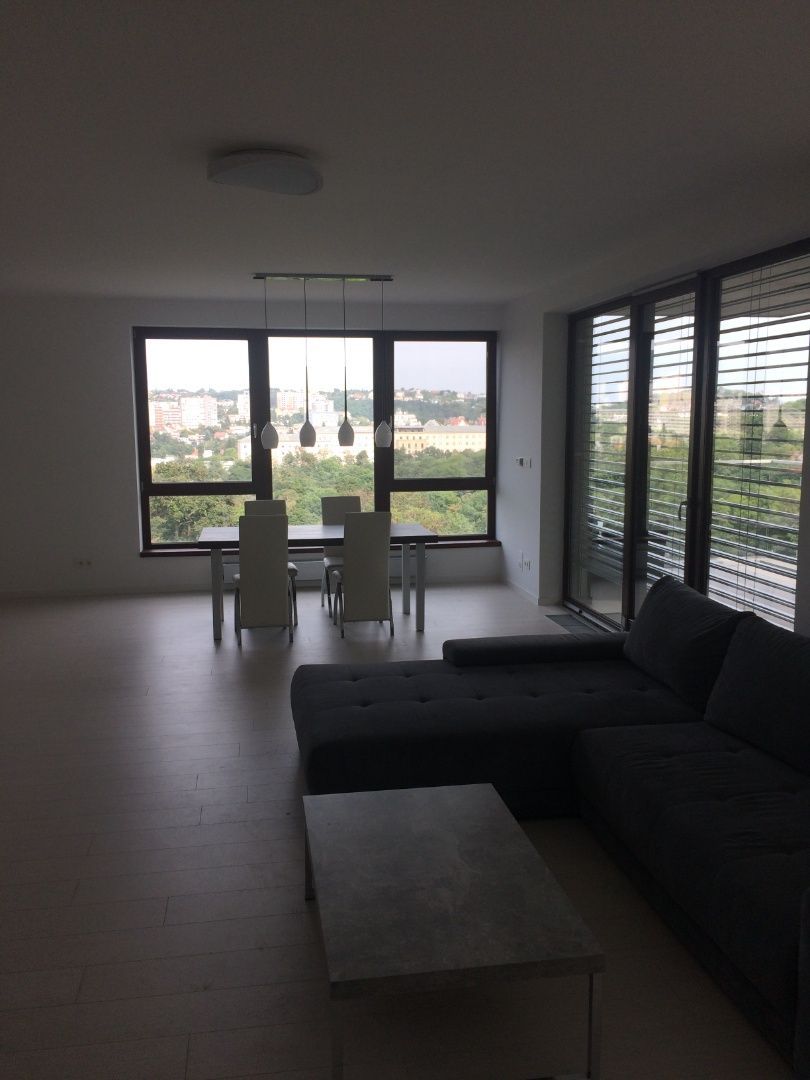 Prenájom 4-izbový byt 4-izbový byt-Prenájom-Bratislava - mestská časť Staré Mesto-2100.00 €
