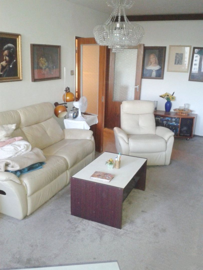 Predaj 5-izbový a viac... 5-izbový a viac...-Predaj-Bratislava - mestská časť Dúbravka-300000.00 €