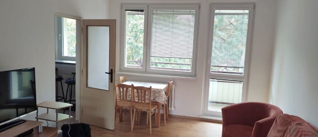 Prenájom 4-izbový byt 4-izbový byt-Prenájom-Bratislava - mestská časť Karlova Ves-800.00 €