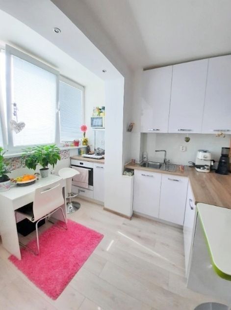 Prenájom Garzónka Garzónka-Prenájom-Bratislava - mestská časť Petržalka-400.00 €