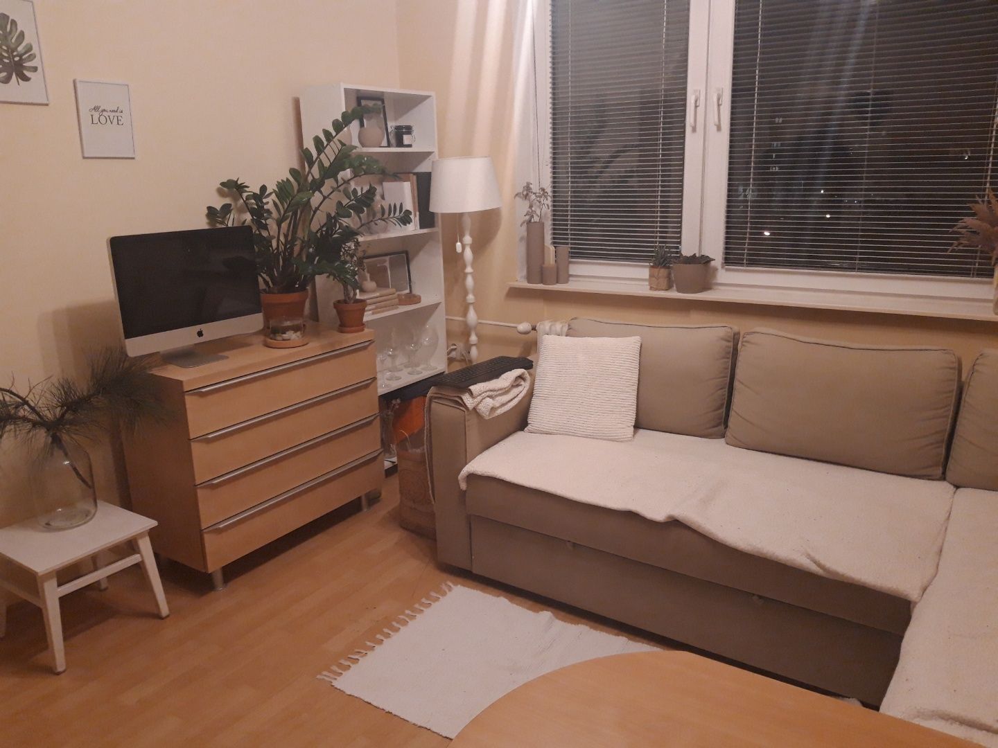 Prenájom Garzónka Garzónka-Prenájom-Bratislava - mestská časť Petržalka-300.00 €