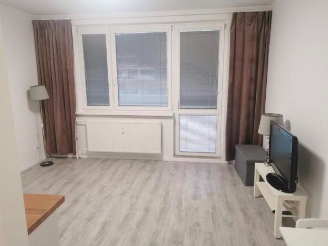 Prenájom Garzónka Garzónka-Prenájom-Bratislava - mestská časť Petržalka-410.00 €