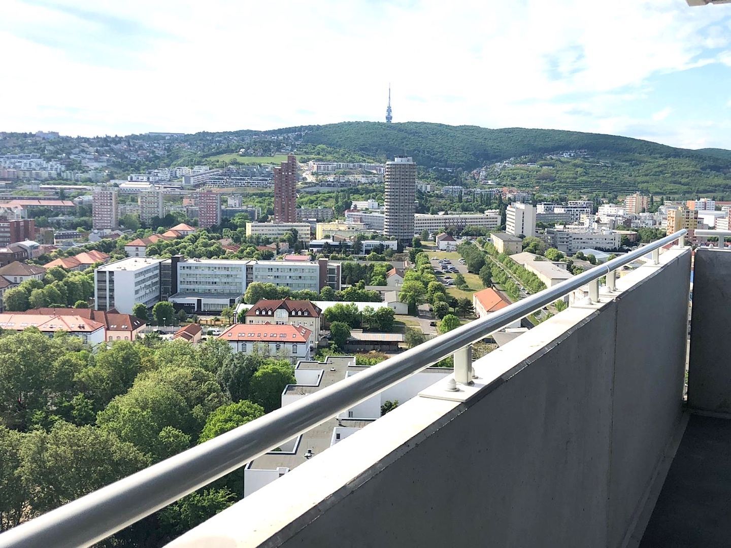 Predaj 4-izbový byt 4-izbový byt-Predaj-Bratislava - mestská časť Nové Mesto-750000.00 €