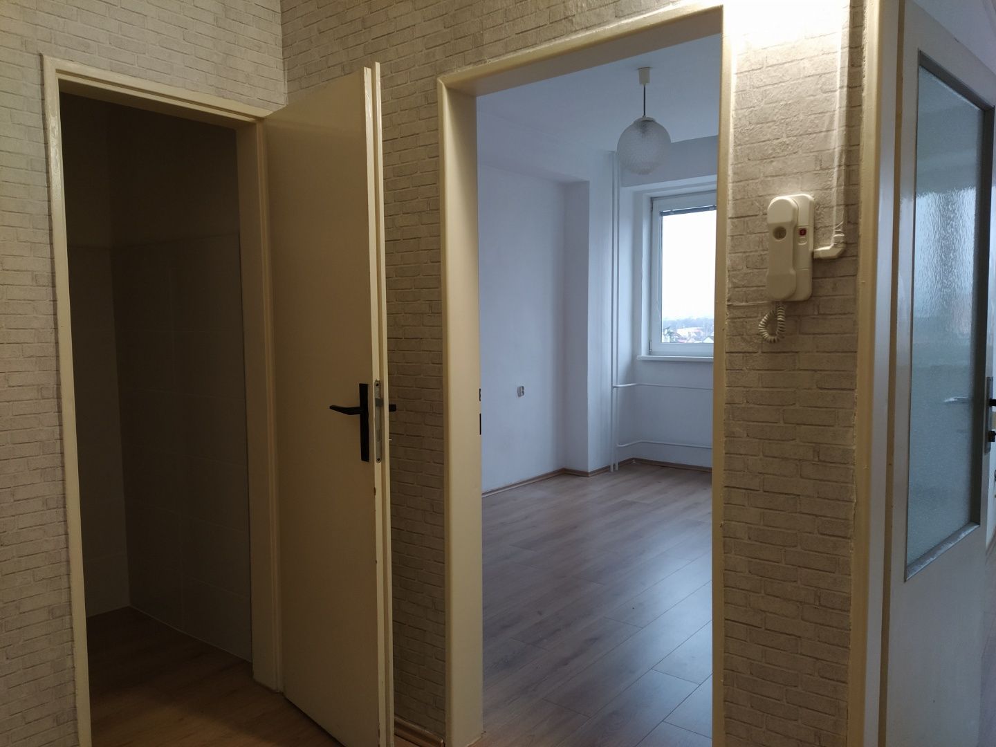 Prenájom Polyfunkčný objekt Polyfunkčný objekt-Prenájom-Bratislava - mestská časť Ružinov-300.00 €