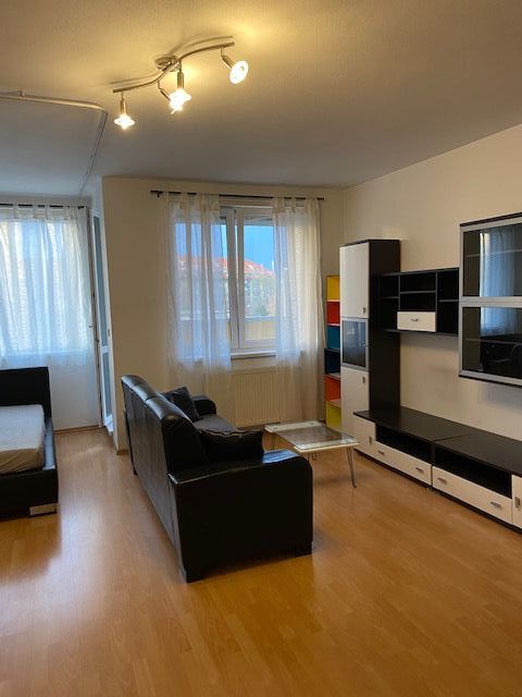 Prenájom 2-izbový byt 2-izbový byt-Prenájom-Bratislava - mestská časť Petržalka-500.00 €