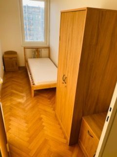 Prenájom 3-izbový byt 3-izbový byt-Prenájom-Bratislava - mestská časť Nové Mesto-550.00 €