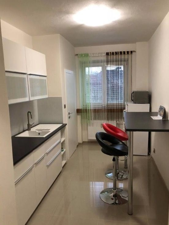 Prenájom 1-izbový byt 1-izbový byt-Prenájom-Bratislava - mestská časť Nové Mesto-550.00 €