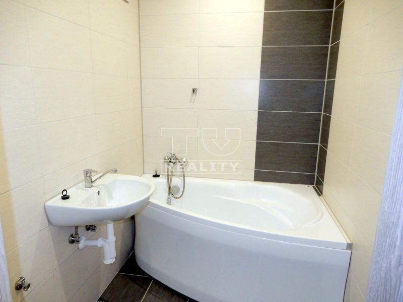 Predaj 3-izbový byt 3-izbový byt-Predaj-Lučenec-64900.00 €