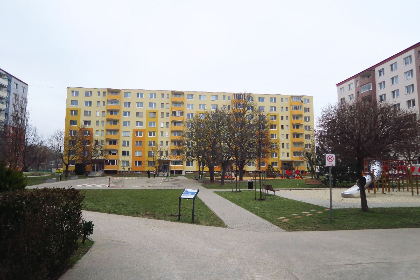 Hľadáme jedno, alebo dvojizbový byt v Senici. SÚRNE