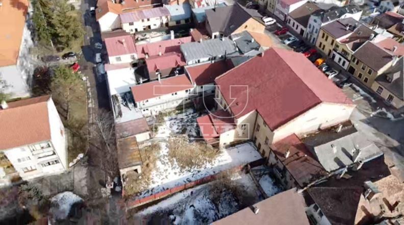 Na predaj budova v centre Kežmarku, 902m2.