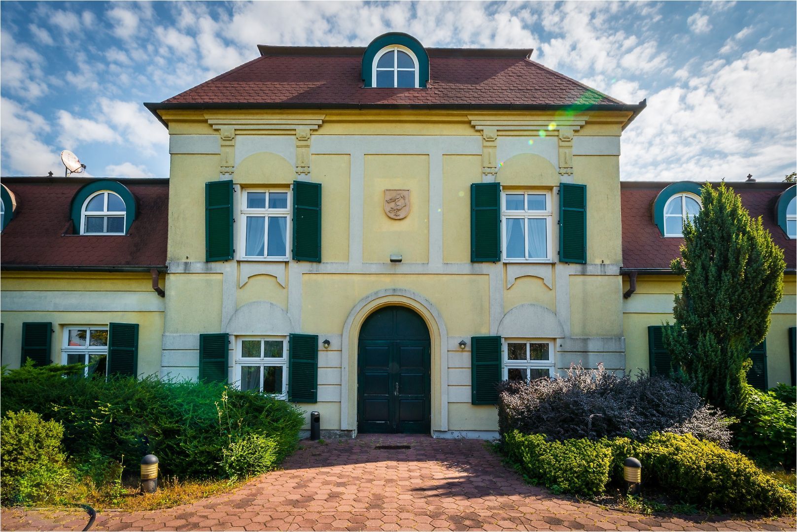 Predaj Rodinný dom Rodinný dom-Predaj-Sokoľany-1.00 €