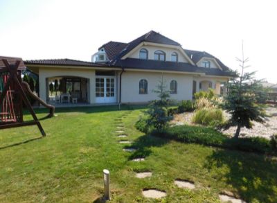 ARETÉ REAL - PREDAJ LUKRATÍVNEJ VILY ZA VÝHODNÚ CENU V LIMBACHU, RAKOVÁ (Znalecká hodnota domu 804.000 EUR!!!)
